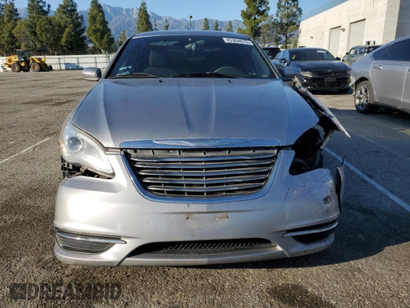 2013 Chrysler 200 LX with VIN 1C3CCBAB5DN642243, listed as a Copart auction lot 45364075 with 138,033 mi miles and Salvage Title. Bid and sale history available at DreamBid. Image 5.
