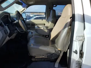 2008 Ford F-250 XL z VIN 1FTSW20578EB47672, wystawiony jako Copart lot #87549735 z przebiegiem 211 326 mil mil oraz Czysty tytuł • Clean title. Historia ofert i sprzedaży dostępna na DreamBid. Obrazek 7.