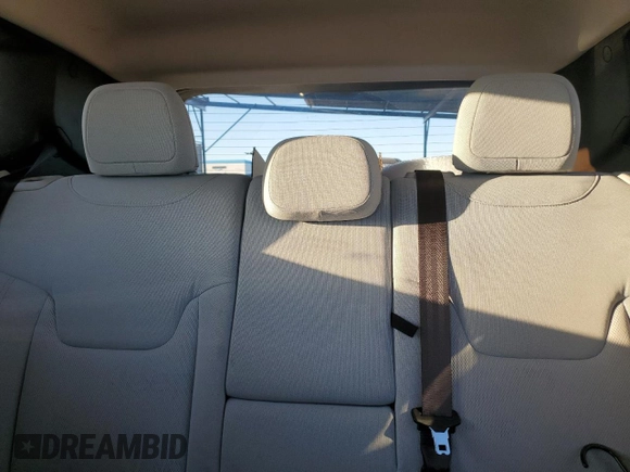2017 Jeep Renegade Latitude z VIN ZACCJBBB6HPF05681, wystawiony jako Copart lot #56550575 z przebiegiem 142 647 mil mil oraz Szkoda całkowita • Salvage title. Historia ofert i sprzedaży dostępna na DreamBid. Obrazek 10.