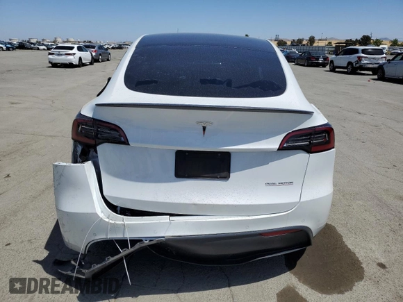 2022 Tesla Model Y Performance z VIN 7SAYGDEF6NF397082, wystawiony jako Copart lot #55823435 z przebiegiem Nie podano mil oraz Szkoda całkowita • Salvage title. Historia ofert i sprzedaży dostępna na DreamBid. Obrazek 6.