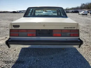 1985 Chevrolet Celebrity z VIN 1G1AW19R8F6308705, wystawiony jako Copart lot #42148305 z przebiegiem 91 840 mil mil oraz Nie do naprawy. Historia ofert i sprzedaży dostępna na DreamBid. Obrazek 6.