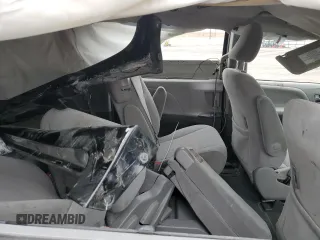 2018 Toyota Sienna LE Auto Access Seat with VIN 5TDKZ3DC6JS924316, listed as a Copart auction lot 61822215 with 123,396 mi miles and Salvage title. Bid and sale history available at DreamBid. Image 11.