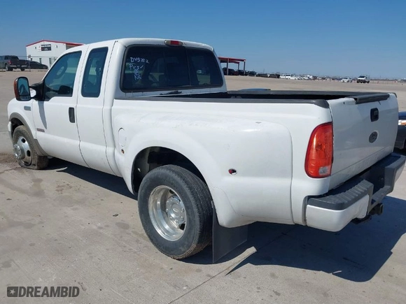 2004 Ford Super Duty F-250 XL with VIN 1FTNX20P14ED45752, listed as a IAAI auction lot 41655629 with 321,877 mi miles. Bid and sale history available at carsss.com. Image 3.