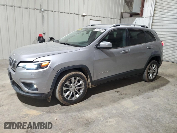 2019 Jeep Cherokee Latitude z VIN 1C4PJLCB5KD242546, wystawiony jako Copart lot #51445625 z przebiegiem 140 256 mil mil oraz Szkoda całkowita • Salvage title. Historia ofert i sprzedaży dostępna na DreamBid. Obrazek 1.