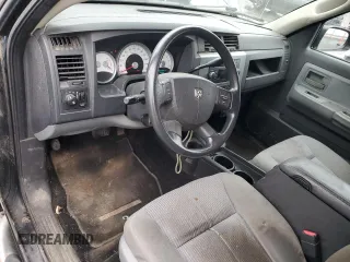 2008 Dodge Dakota SLT z VIN 1D7HW48N98S523242, wystawiony jako Copart lot #81602774 z przebiegiem 94 252 mil mil oraz Czysty tytuł • Clean title. Historia ofert i sprzedaży dostępna na DreamBid. Obrazek 8.