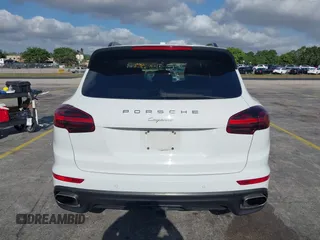 2018 Porsche Cayenne z VIN WP1AA2A27JKA02278, wystawiony jako IAAI lot #42161741 z przebiegiem 62 217 mil mil oraz . Historia ofert i sprzedaży dostępna na DreamBid. Obrazek 16.