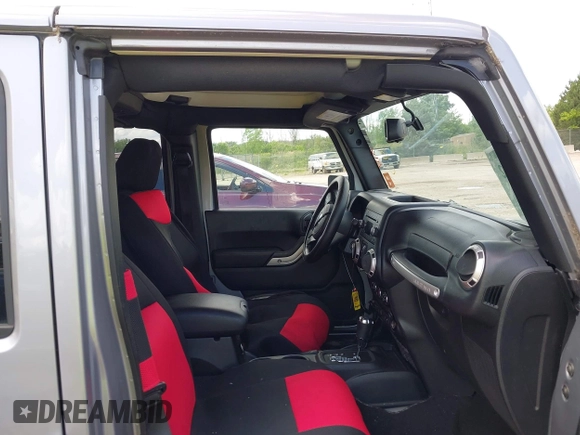2018 Jeep Wrangler Unlimited Sahara with VIN 1C4BJWEGXJL806832, listed as a IAAI auction lot 42605892 with 90,535 mi miles and . Bid and sale history available at DreamBid. Image 5.