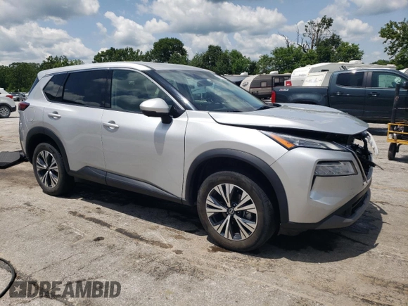 2021 Nissan Rogue SV z VIN 5N1AT3BB7MC733691, wystawiony jako Copart lot #59011065 z przebiegiem 61 827 mil mil oraz Szkoda całkowita • Salvage title. Historia ofert i sprzedaży dostępna na DreamBid. Obrazek 4.