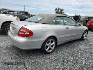 2005 Mercedes-Benz CLK 320 z VIN WDBTK65G85T035650, wystawiony jako Copart lot #55612865 z przebiegiem 93 588 mil mil oraz Szkoda całkowita • Salvage title. Historia ofert i sprzedaży dostępna na DreamBid. Obrazek 3.