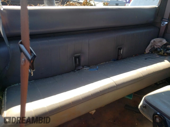 1995 Ford F-250 z VIN 1FTHX26F0SKB43026, wystawiony jako Copart lot #74275134 z przebiegiem Nie podano mil oraz Szkoda całkowita • Salvage title. Historia ofert i sprzedaży dostępna na DreamBid. Obrazek 10.