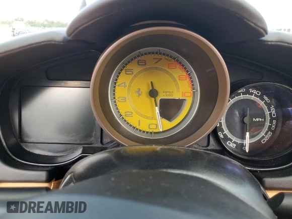 2010 Ferrari California z VIN ZFF65LJA1A0169614, wystawiony jako Copart lot #74346564 z przebiegiem Nie podano mil oraz Szkody całkowita. Historia ofert i sprzedaży dostępna na DreamBid. Obrazek 9.
