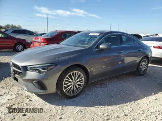 2025 Mercedes-Benz CLA 250 z VIN W1K5J4HB8SN513640, wystawiony jako Copart lot #48949515 z przebiegiem 5 494 mil mil oraz Czysty tytuł • Clean title. Historia ofert i sprzedaży dostępna na DreamBid. Obrazek 1.