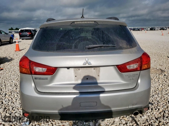 2015 Mitsubishi Outlander GT z VIN 4A4AP4AW2FE045214, wystawiony jako Copart lot #62014515 z przebiegiem 92 633 mil mil oraz Szkoda całkowita • Salvage title. Historia ofert i sprzedaży dostępna na DreamBid. Obrazek 6.