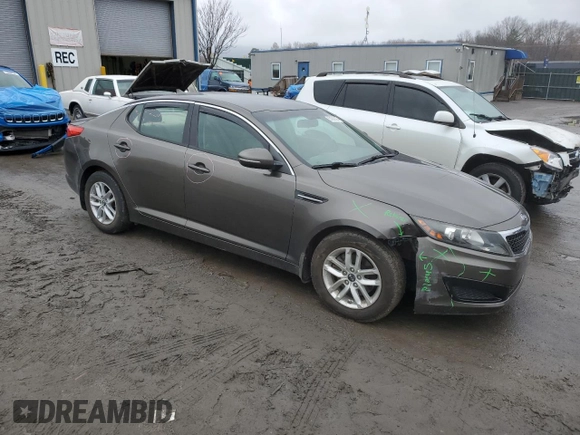 2011 Kia Optima LX z VIN KNAGM4A75B5173585, wystawiony jako Copart lot #51895325 z przebiegiem 137 318 mil mil oraz Szkoda całkowita • Salvage title. Historia ofert i sprzedaży dostępna na DreamBid. Obrazek 4.