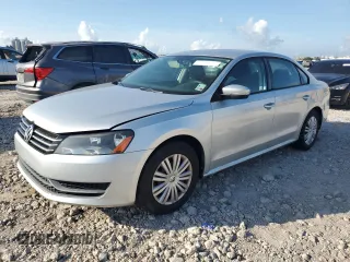 2014 Volkswagen Passat S z VIN 1VWAS7A39EC046865, wystawiony jako Copart lot #58449995 z przebiegiem 122 630 mil mil oraz Czysty tytuł • Clean title. Historia ofert i sprzedaży dostępna na DreamBid. Obrazek 1.