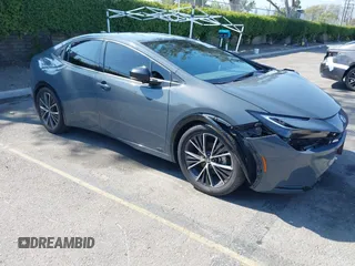 2023 Toyota Prius LE z VIN JTDADABU6P3001399, wystawiony jako IAAI lot #42137395 z przebiegiem 37 716 mil mil oraz . Historia ofert i sprzedaży dostępna na DreamBid. Obrazek 1.