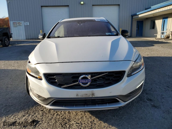 2016 Volvo V60 Cross Country T5 with VIN YV4612HK0G1006181, listed as a Copart auction lot 82689074 with 98,049 mi miles and Salvage Title. Bid and sale history available at carsss.com. Image 5.