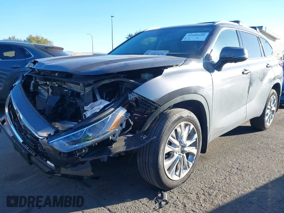 2024 Toyota Highlander LE z VIN 5TDKDRAH7RS534256, wystawiony jako IAAI lot #41609608 z przebiegiem 6 255 mil mil oraz . Historia ofert i sprzedaży dostępna na DreamBid. Obrazek 19.
