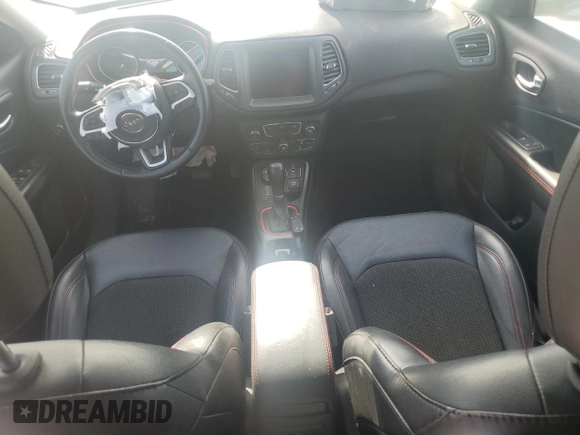 2020 Jeep Compass Trailhawk z VIN 3C4NJDDB0LT207825, wystawiony jako Copart lot #87641335 z przebiegiem Nie podano mil oraz Szkoda całkowita • Salvage title. Historia ofert i sprzedaży dostępna na DreamBid. Obrazek 8.
