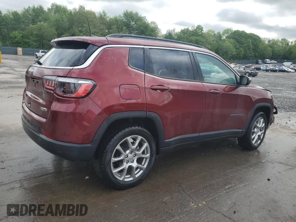 2022 Jeep Compass Latitude Lux z VIN 3C4NJDFB8NT118522, wystawiony jako Copart lot #56775175 z przebiegiem 47 220 mil mil oraz Szkoda całkowita • Salvage title. Historia ofert i sprzedaży dostępna na DreamBid. Obrazek 3.
