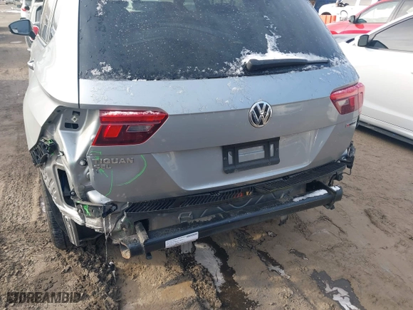 2019 Volkswagen Tiguan SEL Premium with VIN 3VV4B7AX3KM175019, listed as a IAAI auction lot 41374333 with 95,722 mi miles. Bid and sale history available at carsss.com. Image 6.