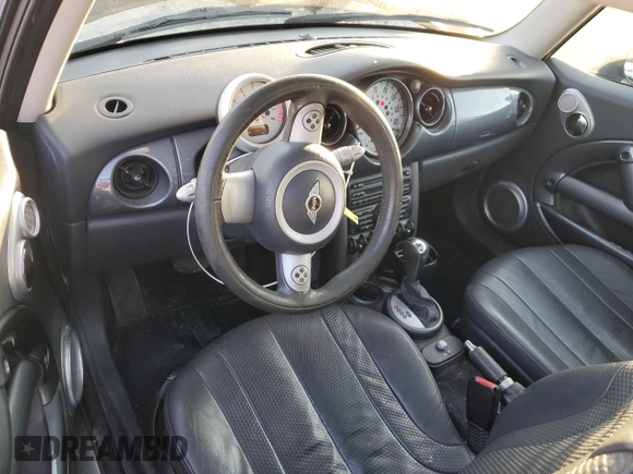 2004 MINI Hardtop with VIN WMWRC33484TJ59008, listed as a Copart auction lot 46003105 with 83,303 mi miles and Salvage Title. Bid and sale history available at DreamBid. Image 8.