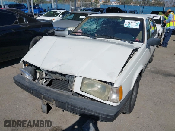 1994 Volvo 900 Action z VIN YV1JS8311R1169592, wystawiony jako IAAI lot #41647893 z przebiegiem 287 426 mil mil oraz . Historia ofert i sprzedaży dostępna na DreamBid. Obrazek 6.