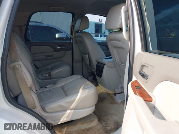 2008 Chevrolet Tahoe 3LT z VIN 1GNFC13068R119950, wystawiony jako IAAI lot #42410879 z przebiegiem 230 254 mil mil oraz . Historia ofert i sprzedaży dostępna na DreamBid. Obrazek 8.
