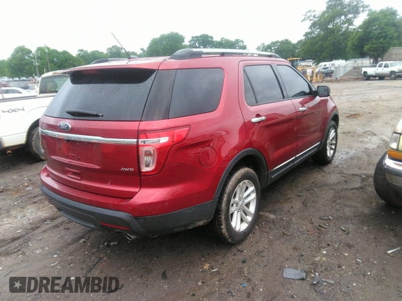 2015 Ford Explorer XLT with VIN 1FM5K8D84FGC52800, listed as a IAAI auction lot 42105971 with 171,104 mi miles and . Bid and sale history available at carsss.com. Image 4.