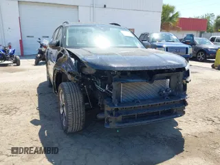 2024 Volkswagen Atlas SE z VIN 1V2HR2CA4RC577679, wystawiony jako IAAI lot #42031792 z przebiegiem 26 026 mil mil oraz . Historia ofert i sprzedaży dostępna na DreamBid. Obrazek 1.