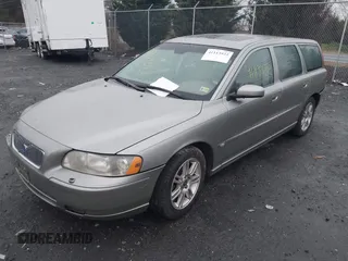 2006 Volvo V70 2.4L with VIN YV1SW640X62590834, listed as a IAAI auction lot 41113922 with 253,254 mi miles. Bid and sale history available at carsss.com. Image 17.
