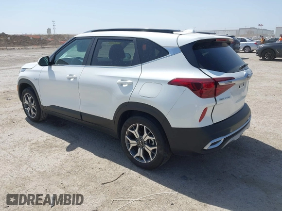 2021 Kia Seltos EX z VIN KNDERCAA4M7165986, wystawiony jako IAAI lot #41815940 z przebiegiem 61 615 mil mil oraz . Historia ofert i sprzedaży dostępna na DreamBid. Obrazek 3.