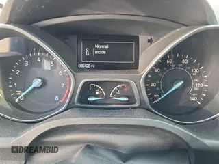 2017 Ford Escape SE z VIN 1FMCU0GD4HUB05330, wystawiony jako IAAI lot #42396863 z przebiegiem 66 420 mil mil oraz . Historia ofert i sprzedaży dostępna na DreamBid. Obrazek 8.