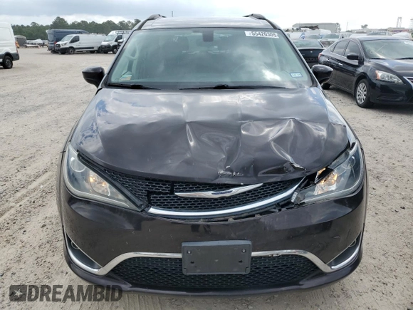 2017 Chrysler Pacifica Touring L z VIN 2C4RC1BG9HR560678, wystawiony jako Copart lot #55420305 z przebiegiem 137 577 mil mil oraz Szkoda całkowita • Salvage title. Historia ofert i sprzedaży dostępna na DreamBid. Obrazek 5.