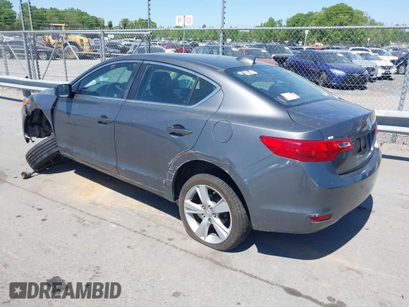 2013 Acura ILX Tech Pkg with VIN 19VDE1F7XDE007976, listed as a IAAI auction lot 42052098 with 119,494 mi miles. Bid and sale history available at carsss.com. Image 3.