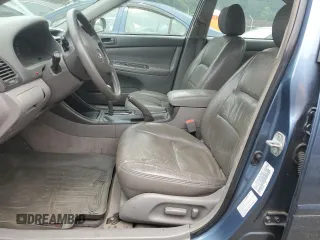2002 Toyota Camry LE z VIN 4T1BE32K82U635971, wystawiony jako Copart lot #60784855 z przebiegiem Nie podano mil oraz Szkoda całkowita • Salvage title. Historia ofert i sprzedaży dostępna na DreamBid. Obrazek 7.