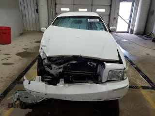 2009 Mercury Grand Marquis LS with VIN 2MEHM75VX9X618590, listed as a Copart auction lot 53475205 with 110,097 mi miles and Salvage Title. Bid and sale history available at carsss.com. Image 5.