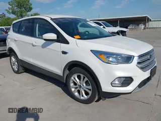 2019 Ford Escape SE z VIN 1FMCU0GD2KUA04603, wystawiony jako IAAI lot #42246247 z przebiegiem 53 594 mil mil oraz . Historia ofert i sprzedaży dostępna na DreamBid. Obrazek 1.