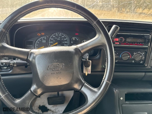 2000 Chevrolet Silverado 1500 LT with VIN 1GCEK19T6YE296613, listed as a Copart auction lot 48632195 with 519,105 mi miles and Clean Title. Bid and sale history available at carsss.com. Image 9.