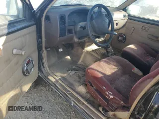 1996 Nissan Frontier XE z VIN 1N6SD11Y1TC316952, wystawiony jako Copart lot #79935534 z przebiegiem 254 022 mil mil oraz Czysty tytuł • Clean title. Historia ofert i sprzedaży dostępna na DreamBid. Obrazek 8.