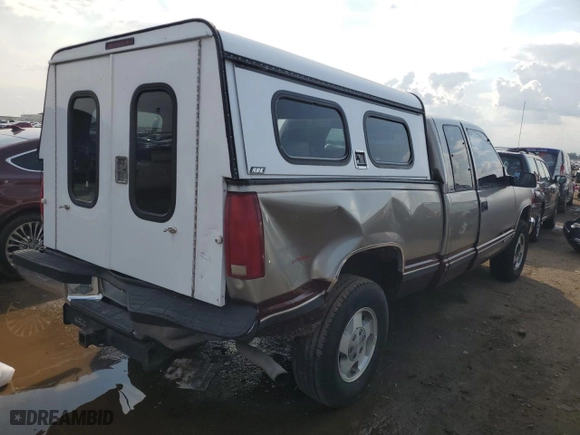 1998 GMC Sierra Classic 1500 with VIN 1GTEK19R1WR517657, listed as a Copart auction lot 70489784 with 341124 miles and Salvage Title. Bid and sale history available at carsss.com. Image 3.