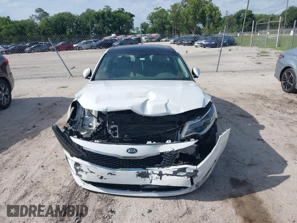 2016 Kia Optima EX z VIN 5XXGU4L31GG064220, wystawiony jako IAAI lot #39443639 z przebiegiem 98 808 mil mil oraz . Historia ofert i sprzedaży dostępna na DreamBid. Obrazek 6.
