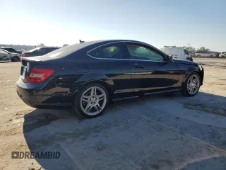 2015 Mercedes-Benz C 250 z VIN WDDGJ4HBXFG393522, wystawiony jako Copart lot #48867525 z przebiegiem 99 206 mil mil oraz Szkoda całkowita • Salvage title. Historia ofert i sprzedaży dostępna na DreamBid. Obrazek 3.