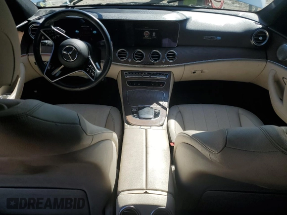2022 Mercedes-Benz E 350 z VIN W1KZF8EB0NB021009, wystawiony jako Copart lot #56456865 z przebiegiem 25 461 mil mil oraz Czysty tytuł • Clean title. Historia ofert i sprzedaży dostępna na DreamBid. Obrazek 8.