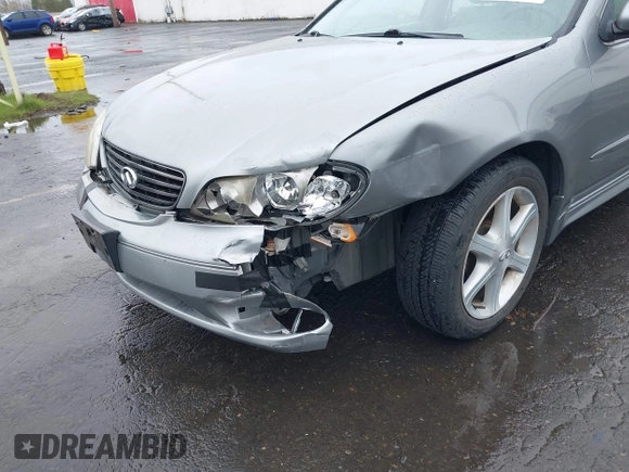 2004 Infiniti I35 with VIN JNKDA31A74T208001, listed as a IAAI auction lot 41835959 with 84,747 mi miles. Bid and sale history available at carsss.com. Image 6.
