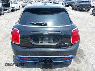 2015 MINI Hardtop 4 Door S z VIN WMWXU3C58F2B66601, wystawiony jako IAAI lot #42444404 z przebiegiem 76 174 mil mil oraz . Historia ofert i sprzedaży dostępna na DreamBid. Obrazek 17.