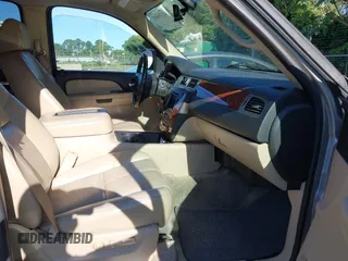 2007 Chevrolet Tahoe LT with VIN 1GNFK13097R174619, listed as a IAAI auction lot 42335491 with 207,265 mi miles and . Bid and sale history available at DreamBid. Image 5.