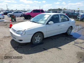 2001 Kia Sephia z VIN KNAFB121815044460, wystawiony jako IAAI lot #41846087 z przebiegiem 294 862 mil mil oraz . Historia ofert i sprzedaży dostępna na DreamBid. Obrazek 2.