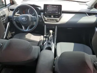 2022 Toyota Corolla Cross LE z VIN 7MUCAAAGXNV001856, wystawiony jako Copart lot #63771865 z przebiegiem 38 527 mil mil oraz Szkoda całkowita • Salvage title. Historia ofert i sprzedaży dostępna na DreamBid. Obrazek 8.