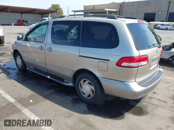 2002 Toyota Sienna LE with VIN 4T3ZF13C32U486822, listed as a IAAI auction lot 42019920 with 212,606 mi miles. Bid and sale history available at carsss.com. Image 3.